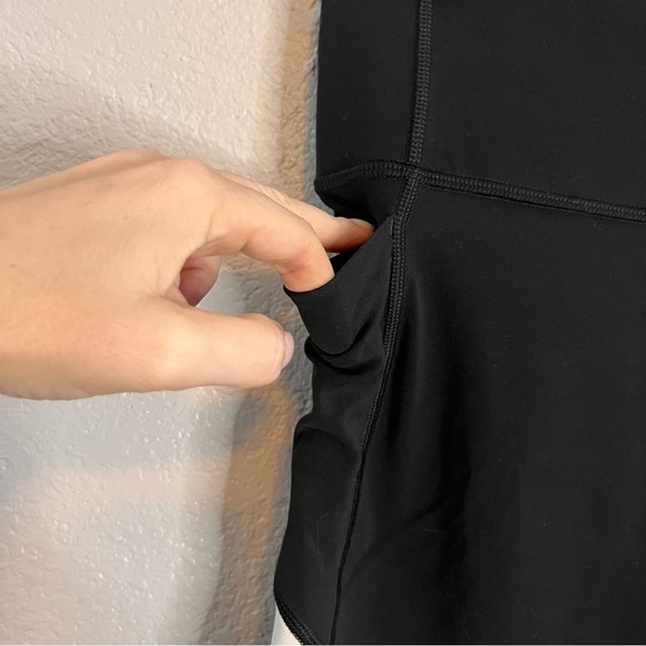 Athleta Salutation Stash Pocket II Colorblock 7/8 Leggings Black White Medium - Picture 6 of 11